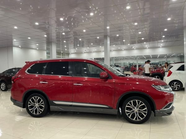 Mitsubishi Outlander 2017 - Màu đỏ, nhập khẩu giá hữu nghị