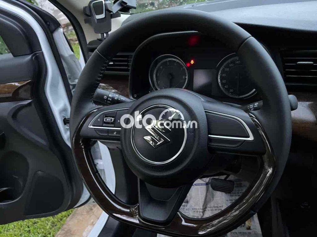 Suzuki Ertiga 2021 - Màu trắng, xe nhập số tự động