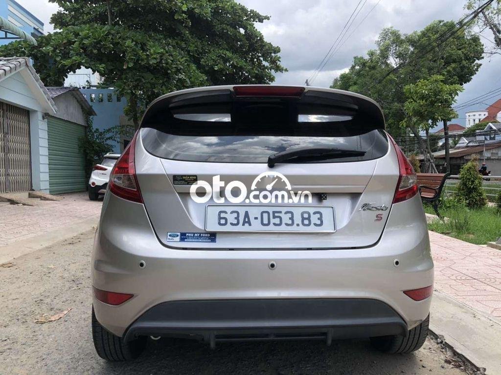 Ford Fiesta 2013 - Xe màu bạc