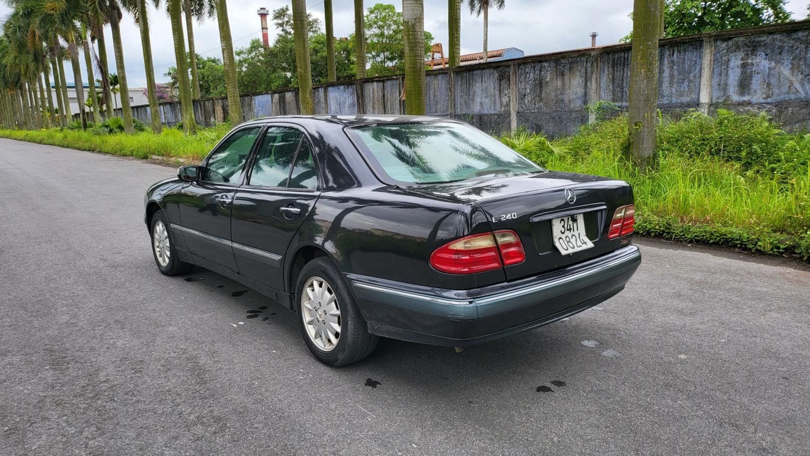 Mercedes-Benz E240 2000 - Màu xám, 129 triệu