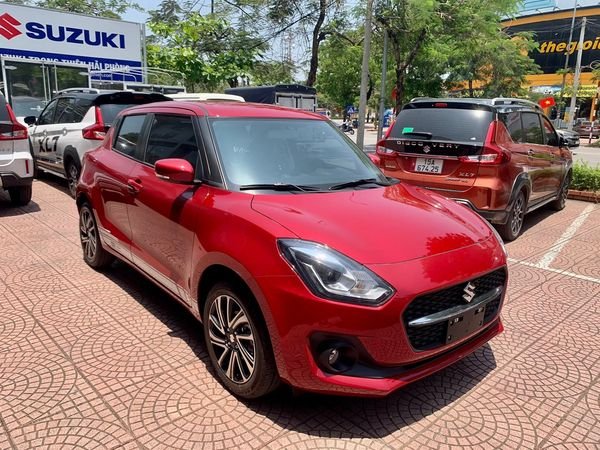 Suzuki Swift 2022 - Màu đỏ, nhập khẩu