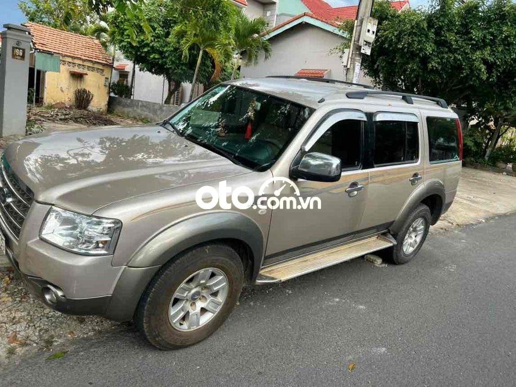 Ford Everest 2008 - Màu vàng cát