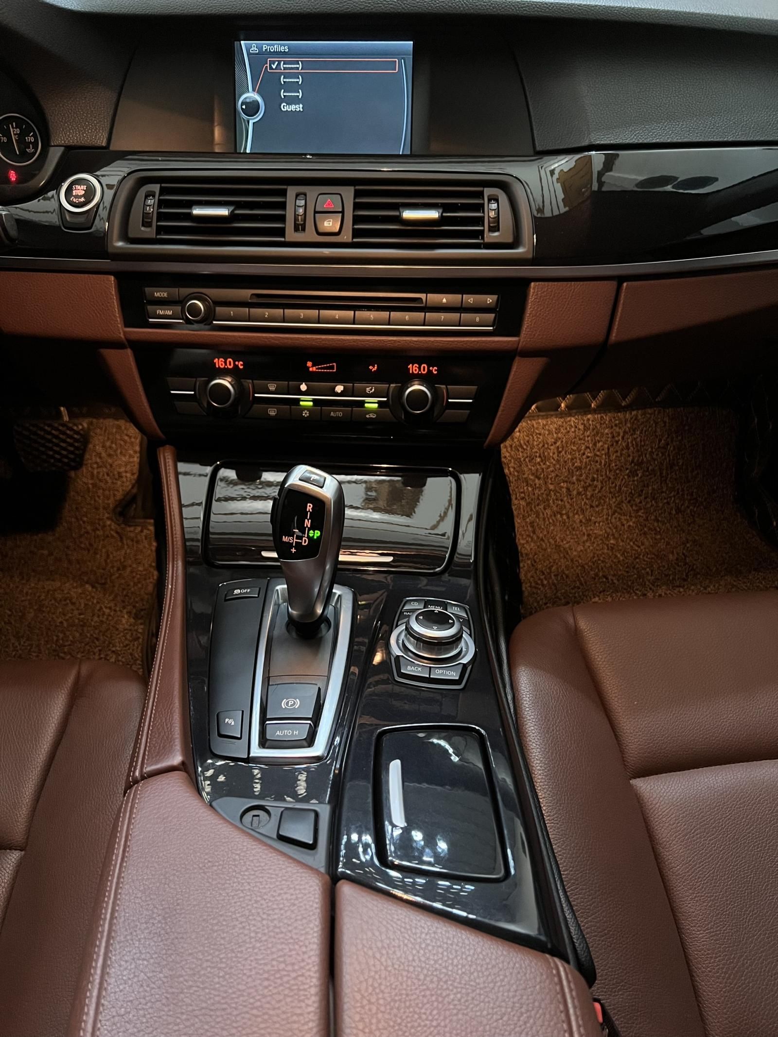BMW 528i 2010 - Giá chỉ 640 triệu