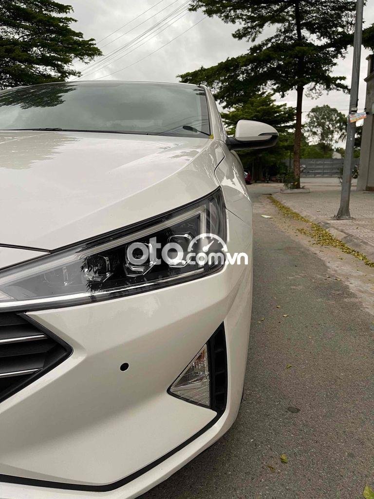 Hyundai Avante 2019 - Màu trắng, giá chỉ 590 triệu