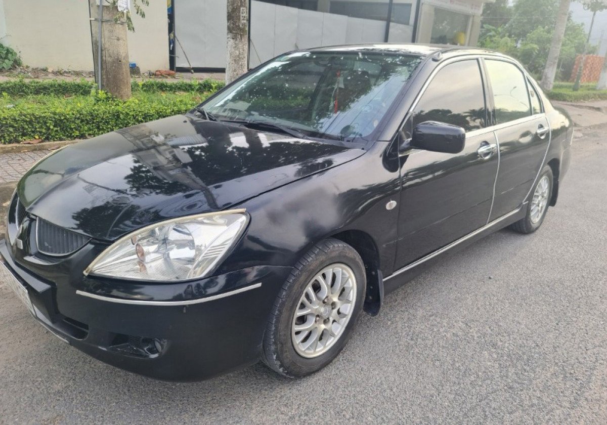 Mitsubishi Lancer 2002 - Màu đen xe gia đình, giá ưu đãi