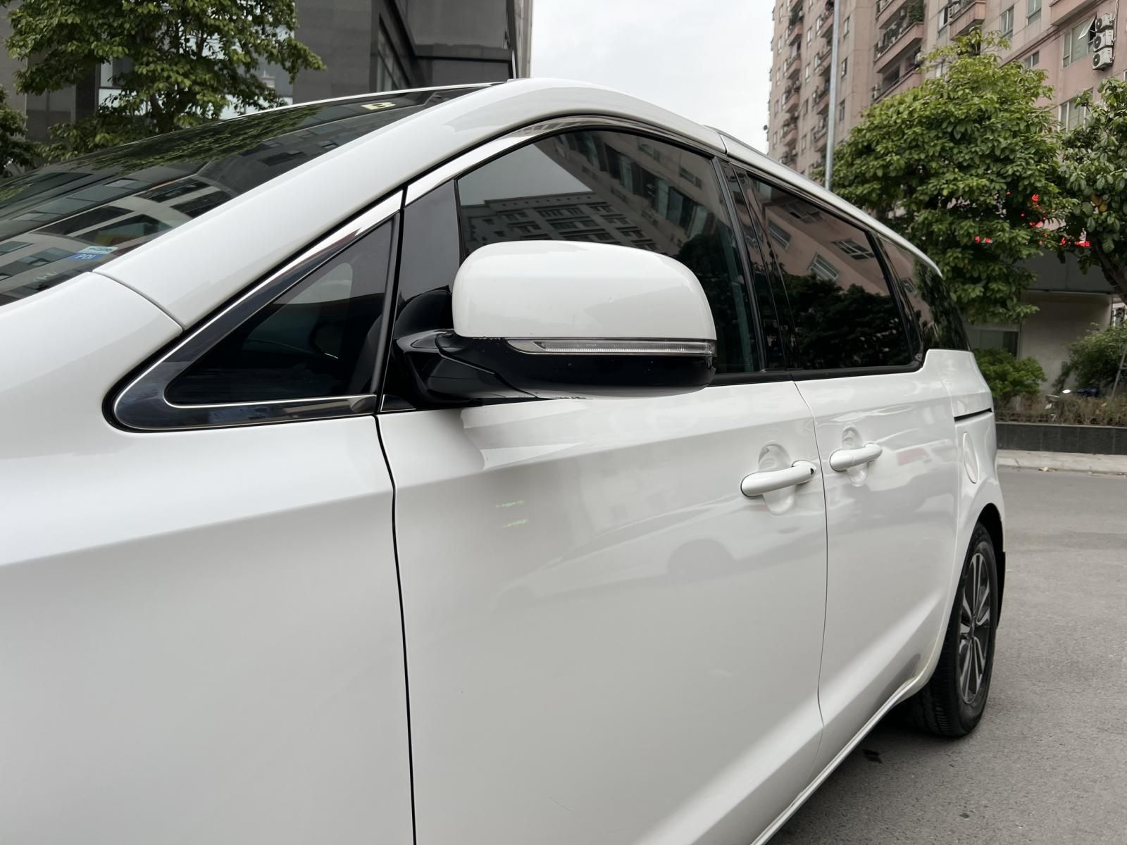 Kia Sedona 2019 - Xe màu trắng