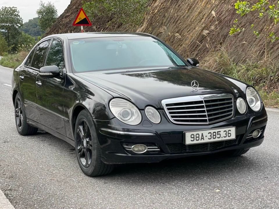 Mercedes-Benz E200 2007 - Màu đen số tự động