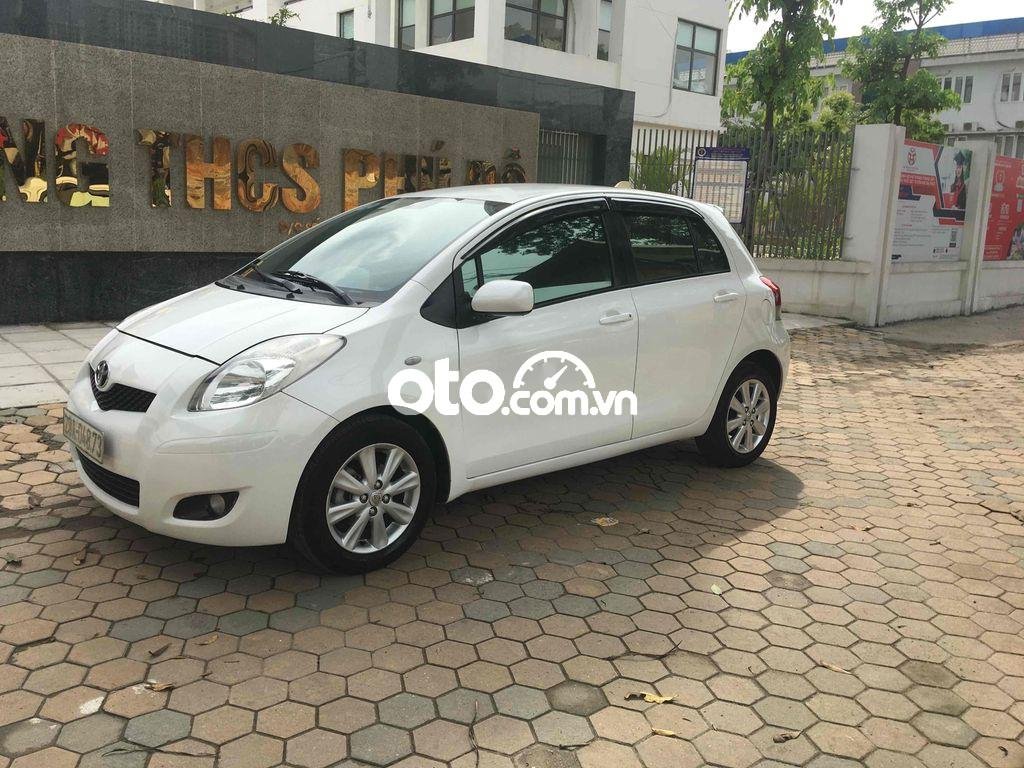 Toyota Yaris Verso 2010 - Màu trắng, nhập khẩu nguyên chiếc 