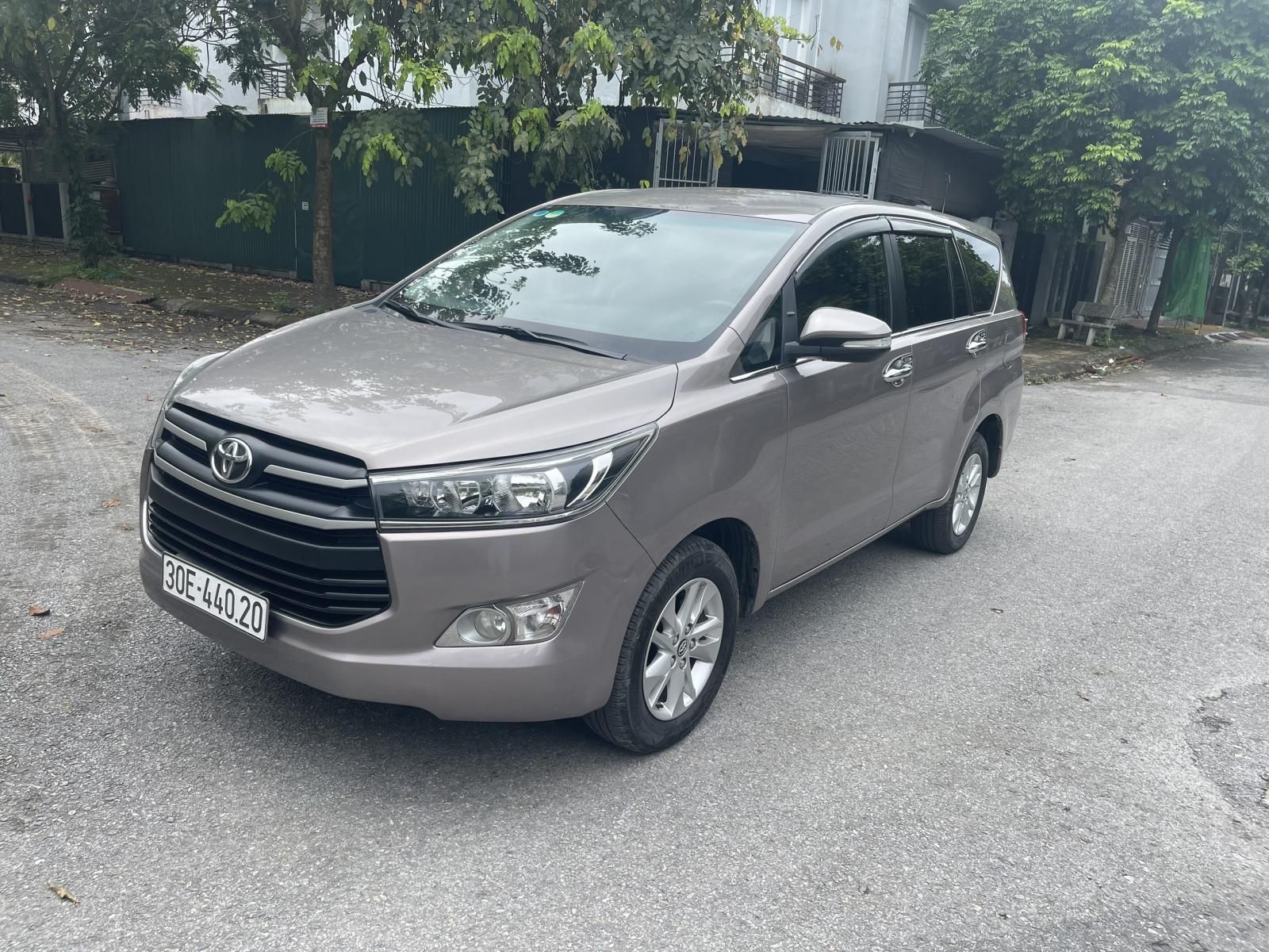 Toyota Innova 2017 - Màu xám đời 2017