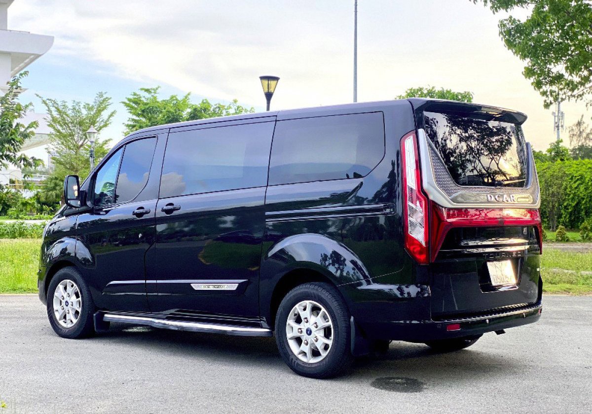 Ford Tourneo 2019 - Màu đen, nhập khẩu nguyên chiếc