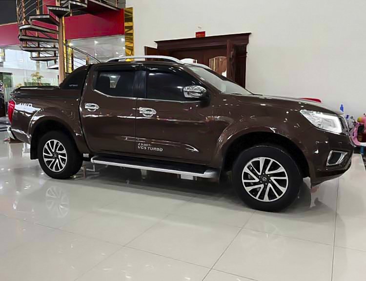 Nissan Navara 2016 - Màu nâu, xe nhập