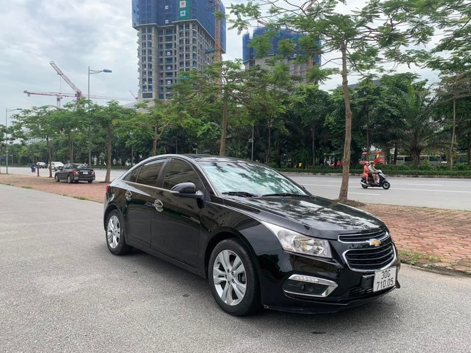 Chevrolet Cruze 2015 - Màu đen, giá cực tốt