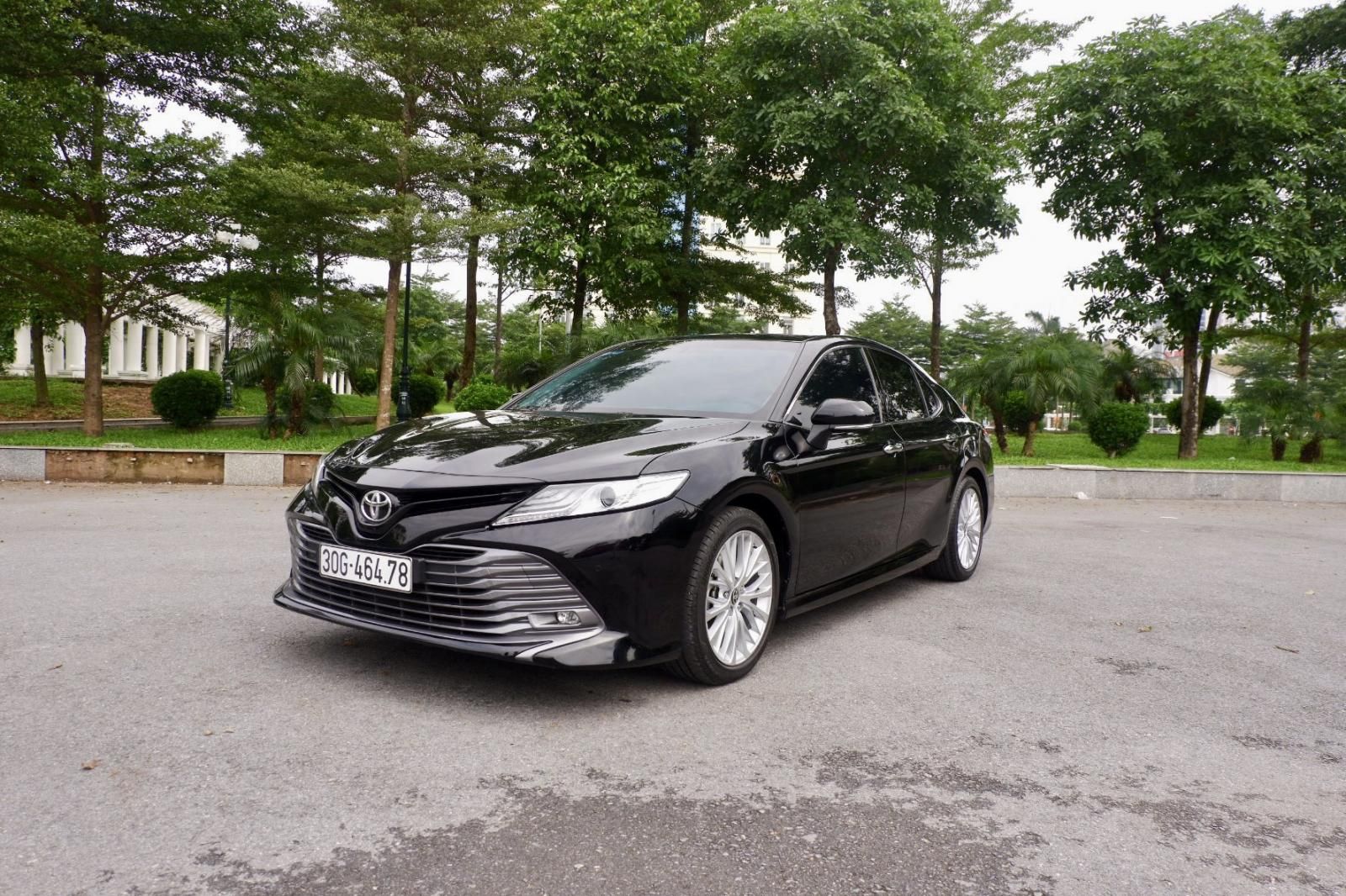 Toyota Camry 2020 - Màu đen, xe nhập