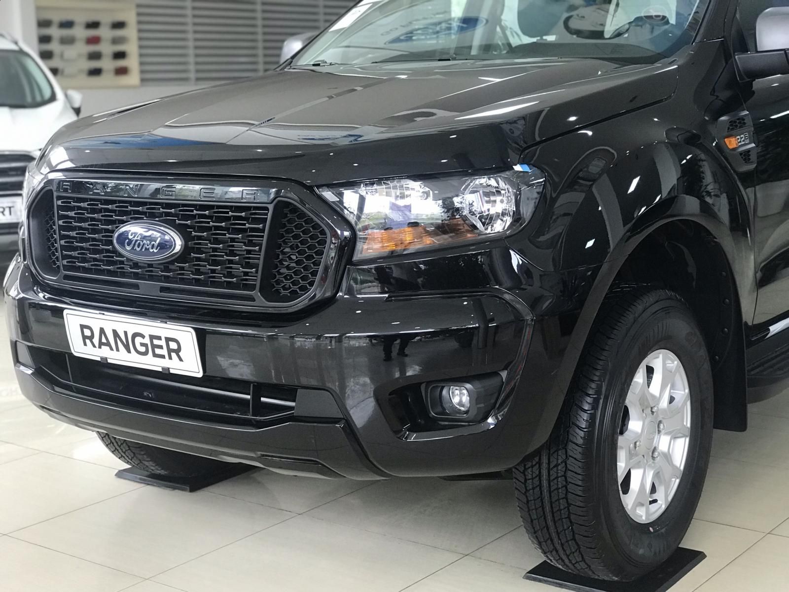 Ford Ranger 2022 - Sẵn xe màu đen, giao ngay, giá tốt kèm phụ kiện, LH đặt sớm - Trả trước 180 triệu nhận xe, hỗ trợ thủ tục lăn bánh