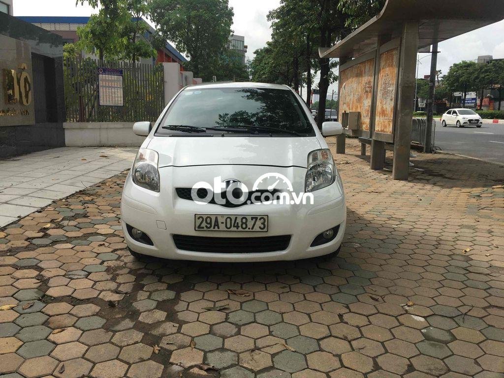 Toyota Yaris Verso 2010 - Màu trắng, nhập khẩu nguyên chiếc 