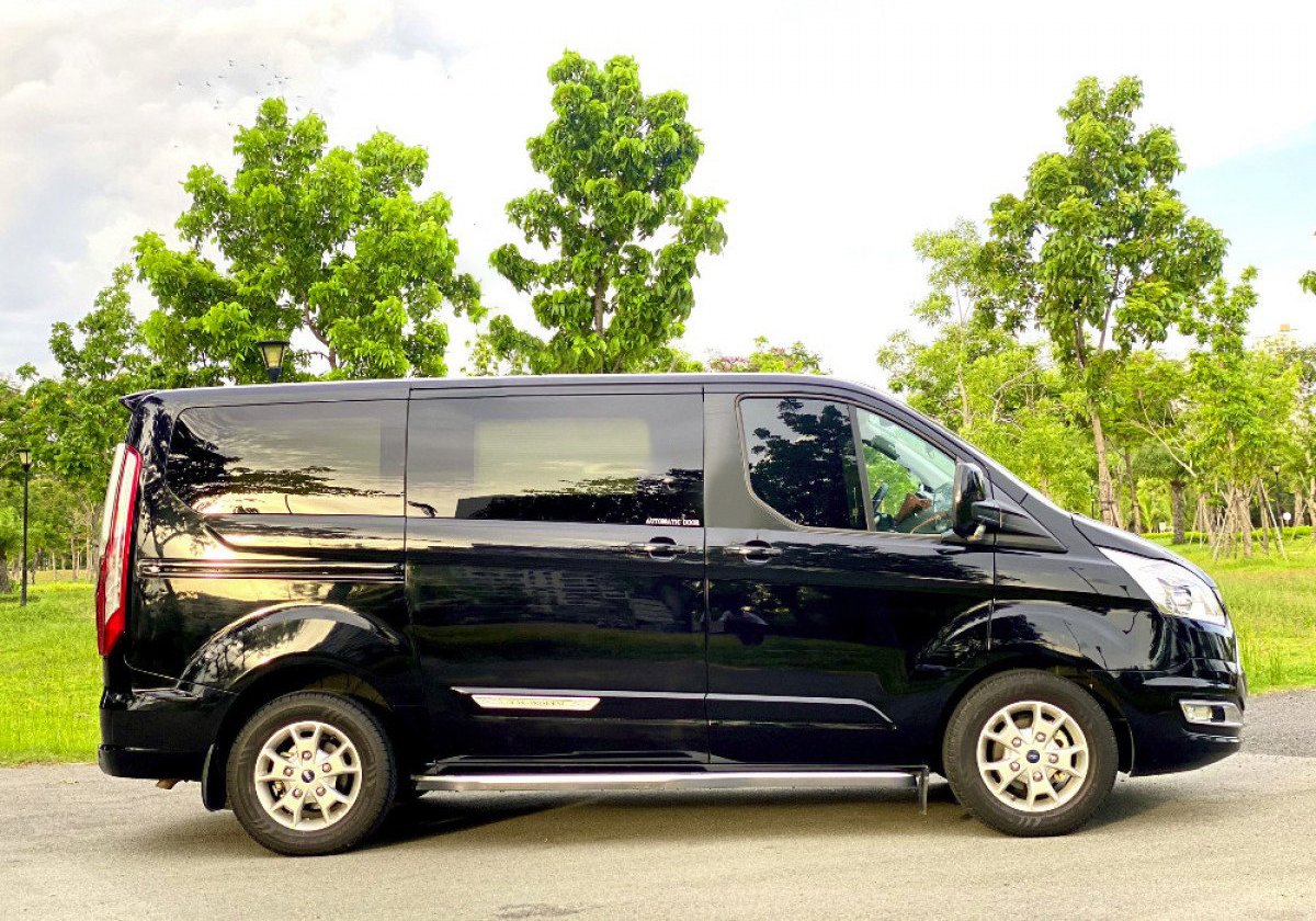 Ford Tourneo 2019 - Màu đen, nhập khẩu nguyên chiếc