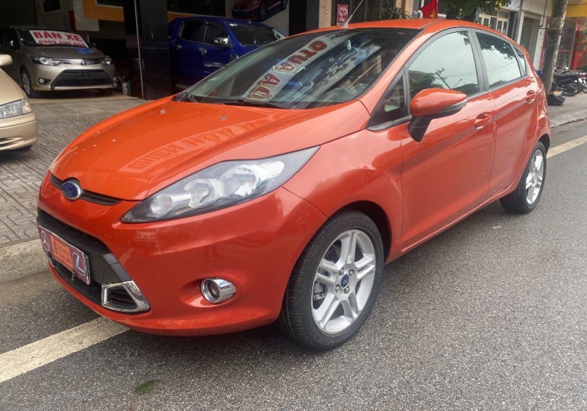 Ford Fiesta 2011 - Màu đỏ cam