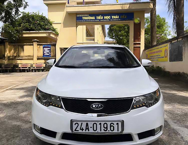 Kia Forte 2008 - Màu trắng, nhập khẩu số tự động, 285 triệu