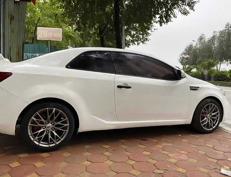 Kia Koup 2010 - Màu trắng, nhập khẩu