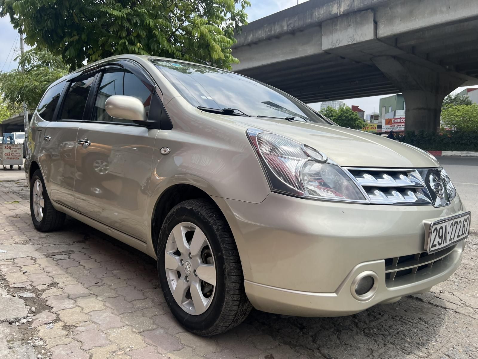 Nissan Grand livina 2011 - Tư nhân 1 chủ sử dụng