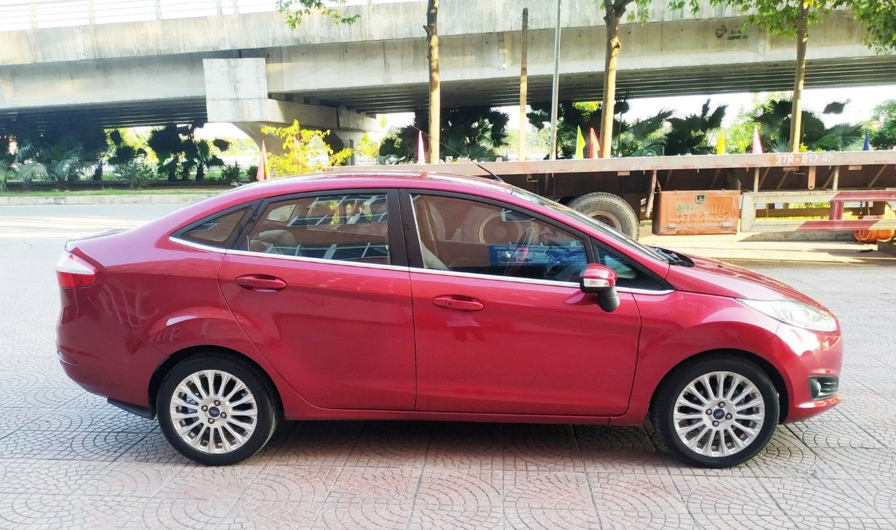 Ford Fiesta 2015 - Màu đỏ số tự động