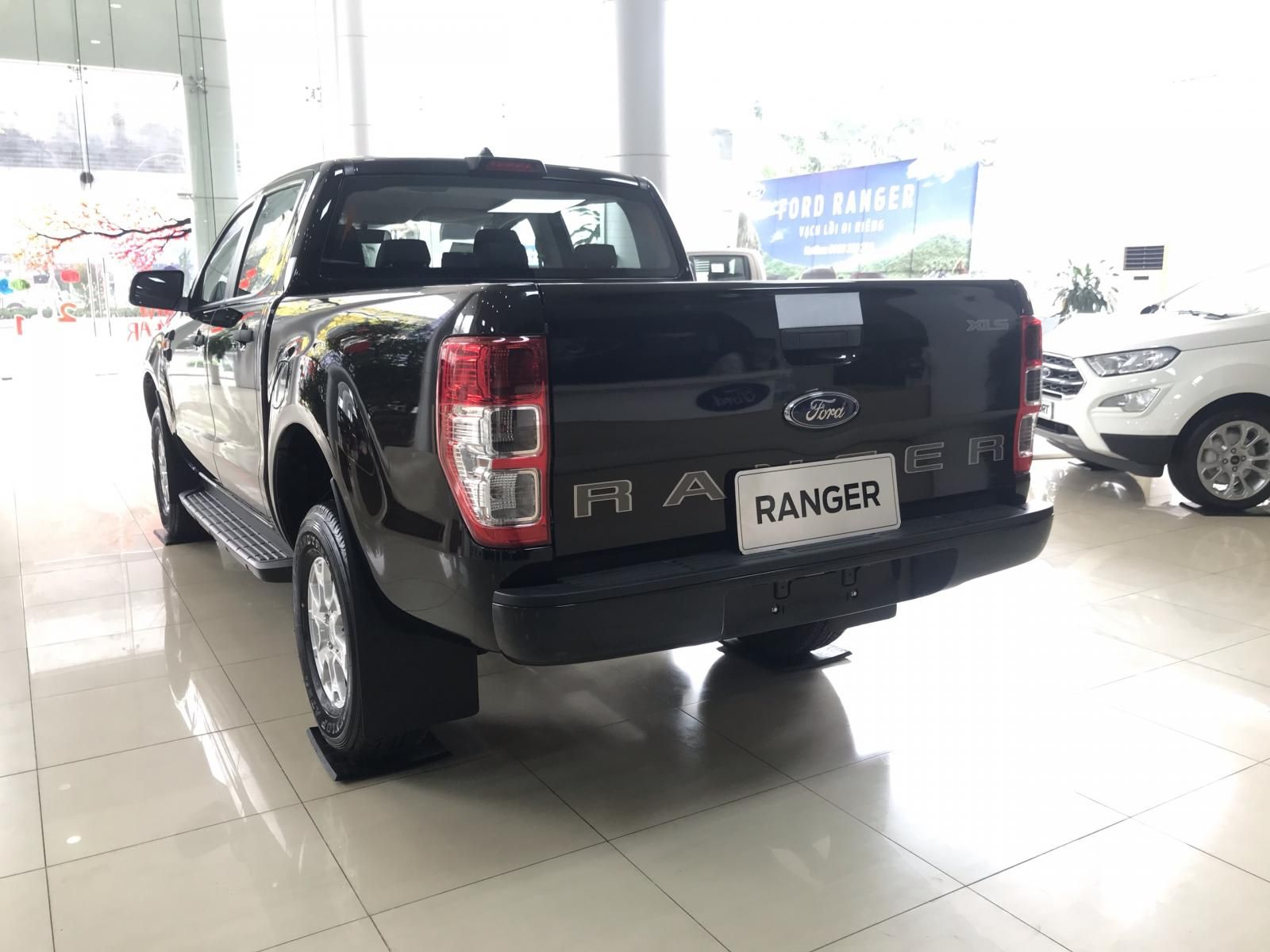 Ford Ranger 2022 - Sẵn xe màu đen, giao ngay, giá tốt kèm phụ kiện, LH đặt sớm - Trả trước 180 triệu nhận xe, hỗ trợ thủ tục lăn bánh