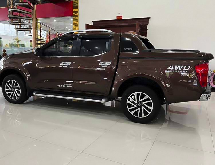 Nissan Navara 2016 - Màu nâu, xe nhập