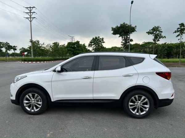 Hyundai Santa Fe 2016 - Cần bán xe màu trắng