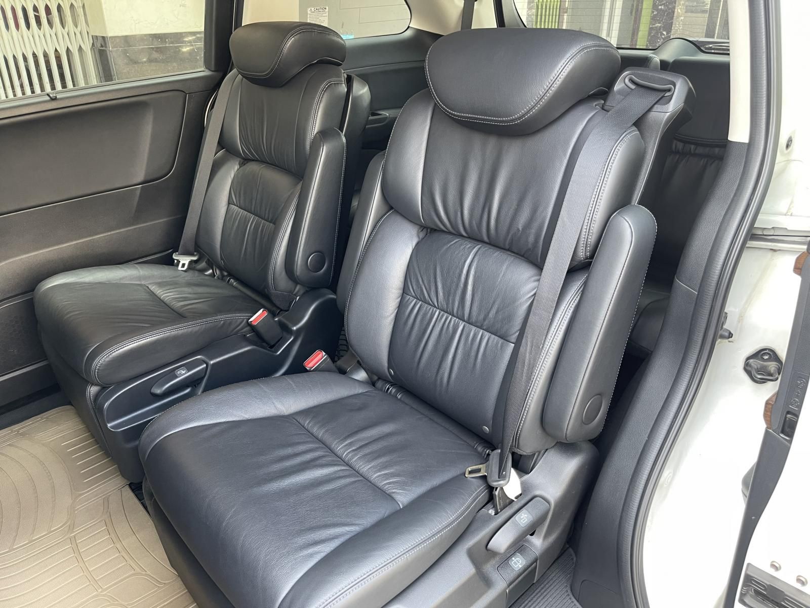 Honda Odyssey 2017 - Xe màu trắng, nội thất đen