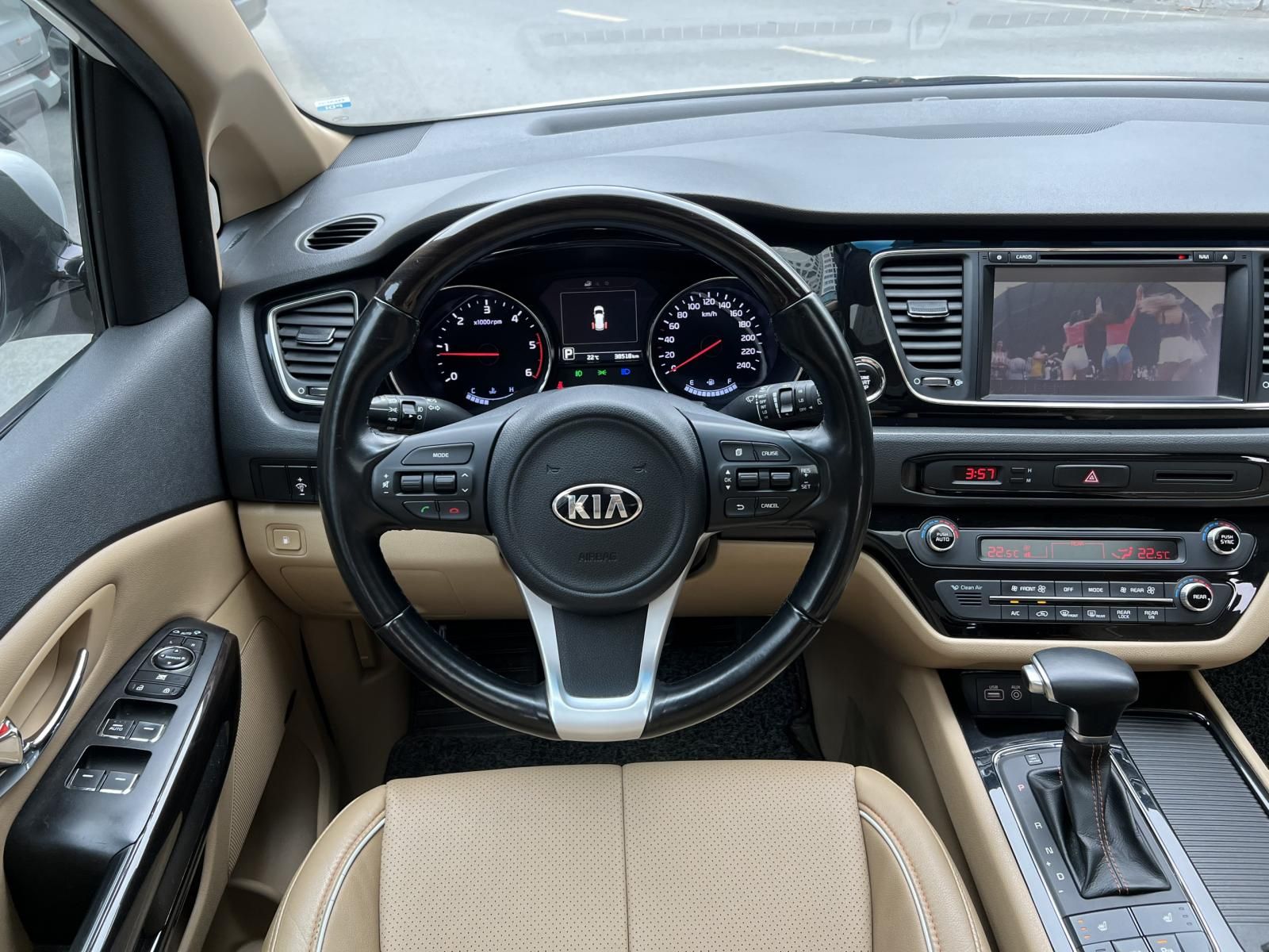 Kia Sedona 2019 - Xe màu trắng