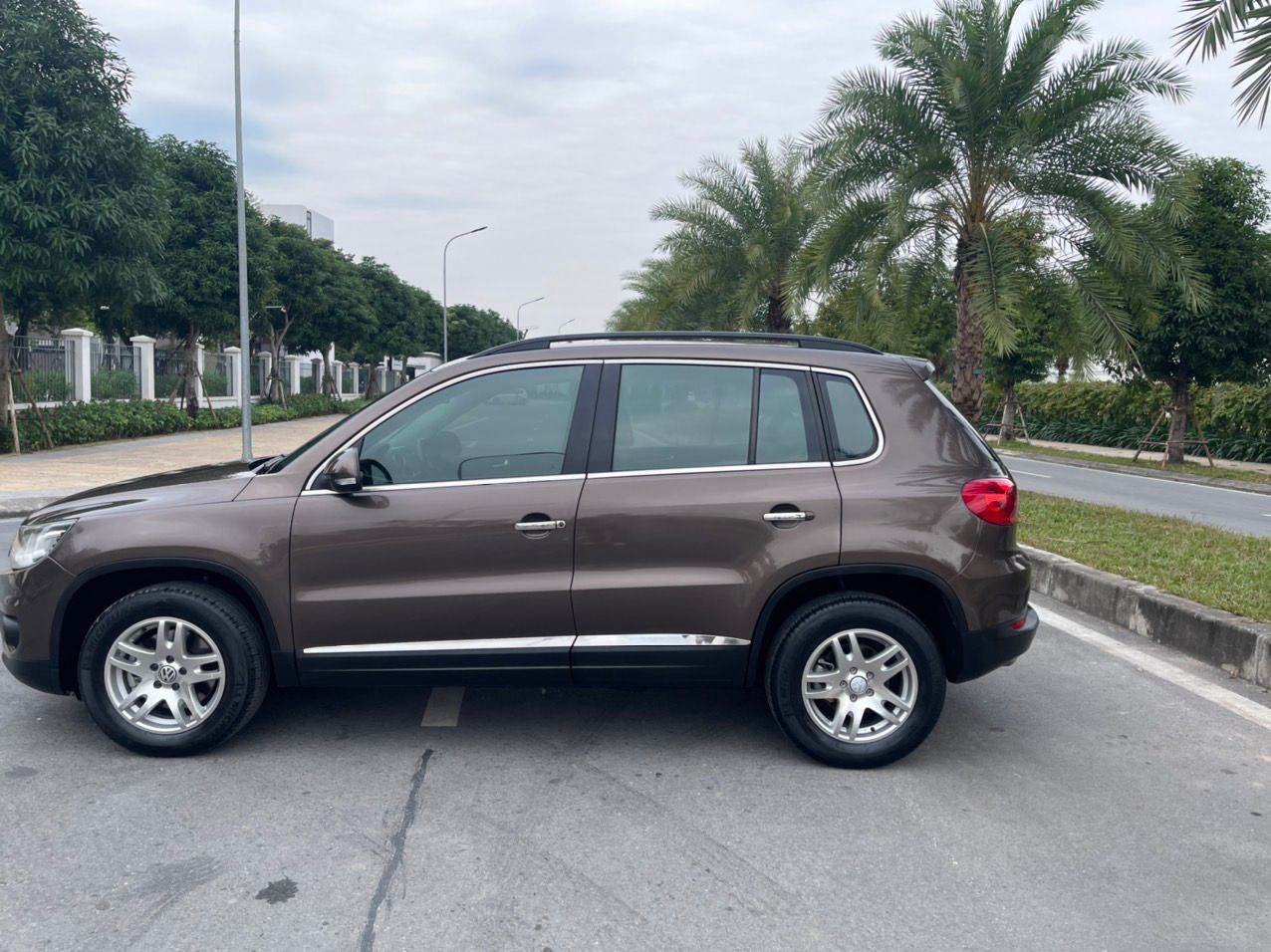 Volkswagen Tiguan 2015 - Xe nhập khẩu, 2 cầu điện tử. Xe 7 chỗ tự động, chính chủ ít sử dụng, giá bán 615 triệu