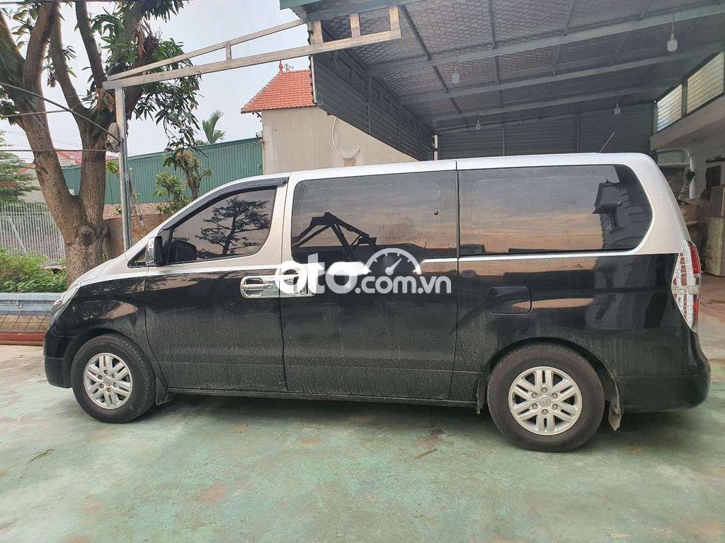 Hyundai Starex 2016 - Màu đen, nhập khẩu