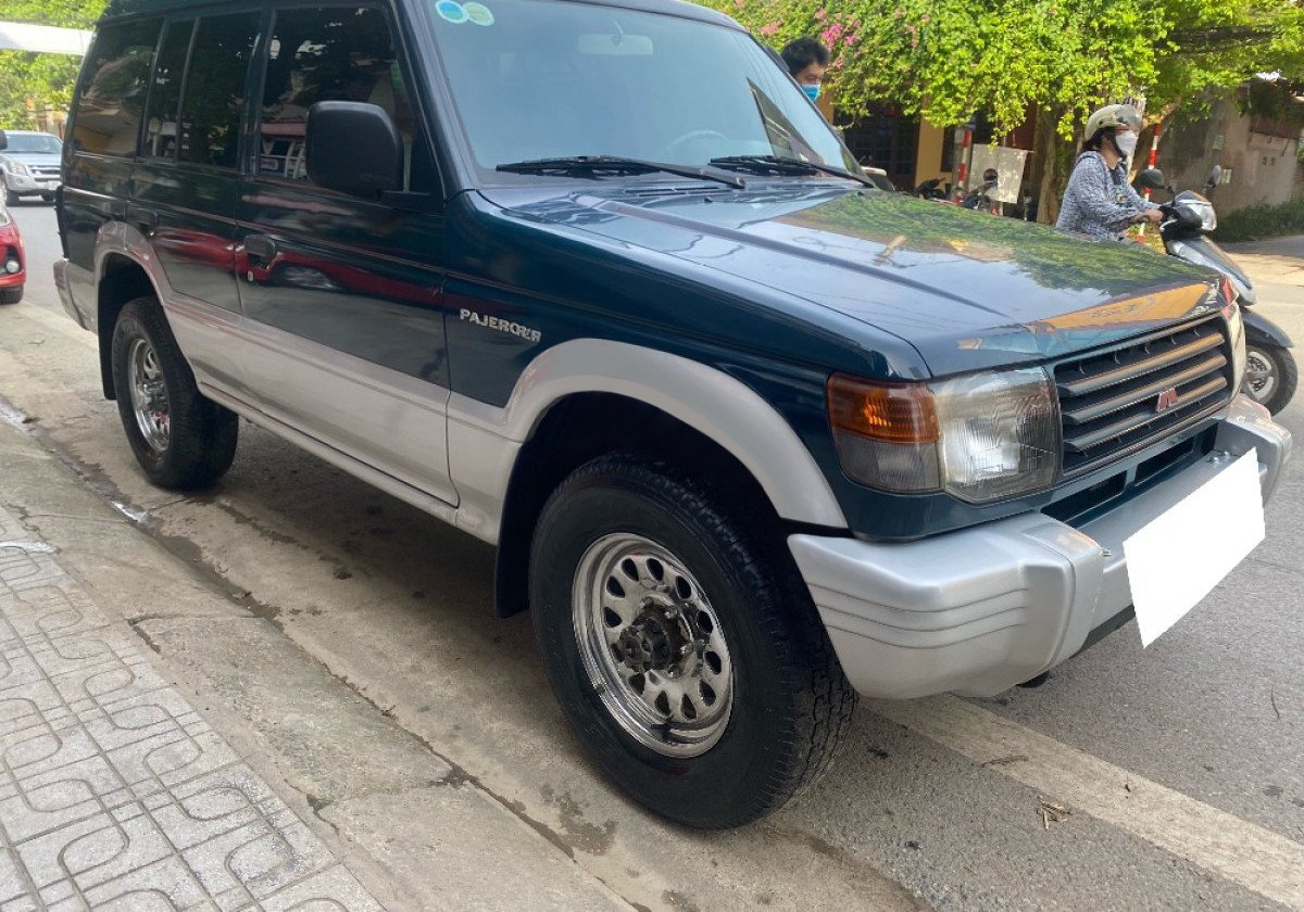 Mitsubishi Pajero 1999 - Màu xanh lam số sàn, giá cực tốt