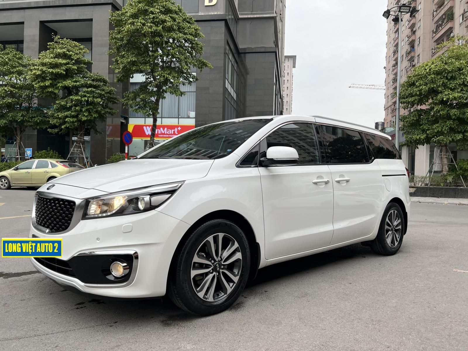 Kia Sedona 2019 - Xe màu trắng