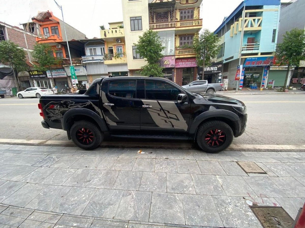 Chevrolet Colorado 2017 - Màu đen, số sàn