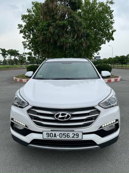 Hyundai Santa Fe 2016 - Cần bán xe màu trắng