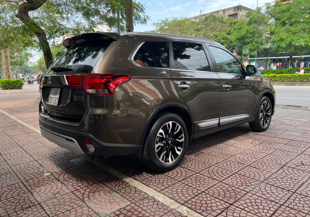 Mitsubishi Outlander 2020 - Màu nâu, nhập khẩu nguyên chiếc