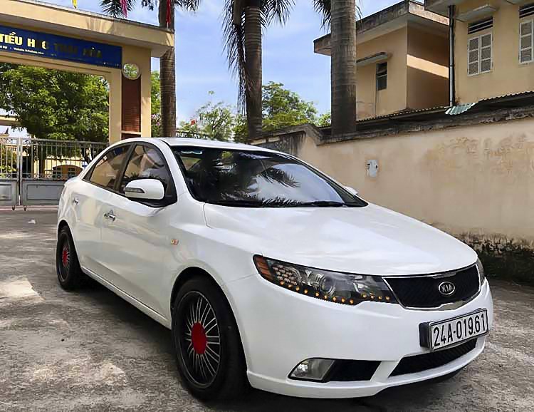 Kia Forte 2008 - Màu trắng, nhập khẩu số tự động, 285 triệu