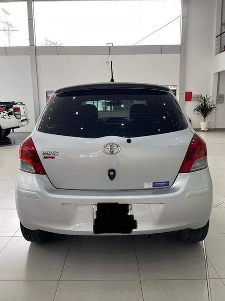 Toyota Yaris 2013 - Màu bạc
