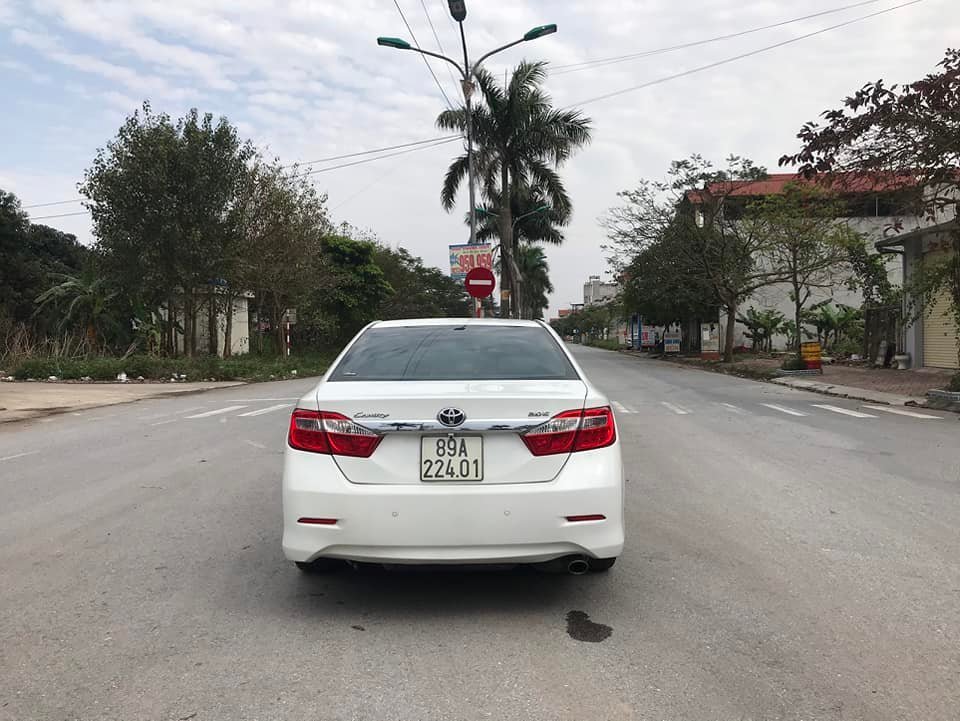 Toyota Camry 2014 - Màu trắng, xe nhập chính chủ