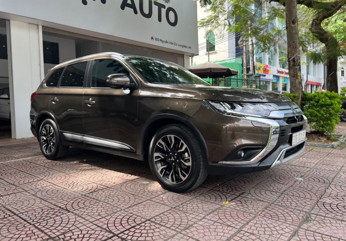 Mitsubishi Outlander 2020 - Màu nâu, nhập khẩu nguyên chiếc