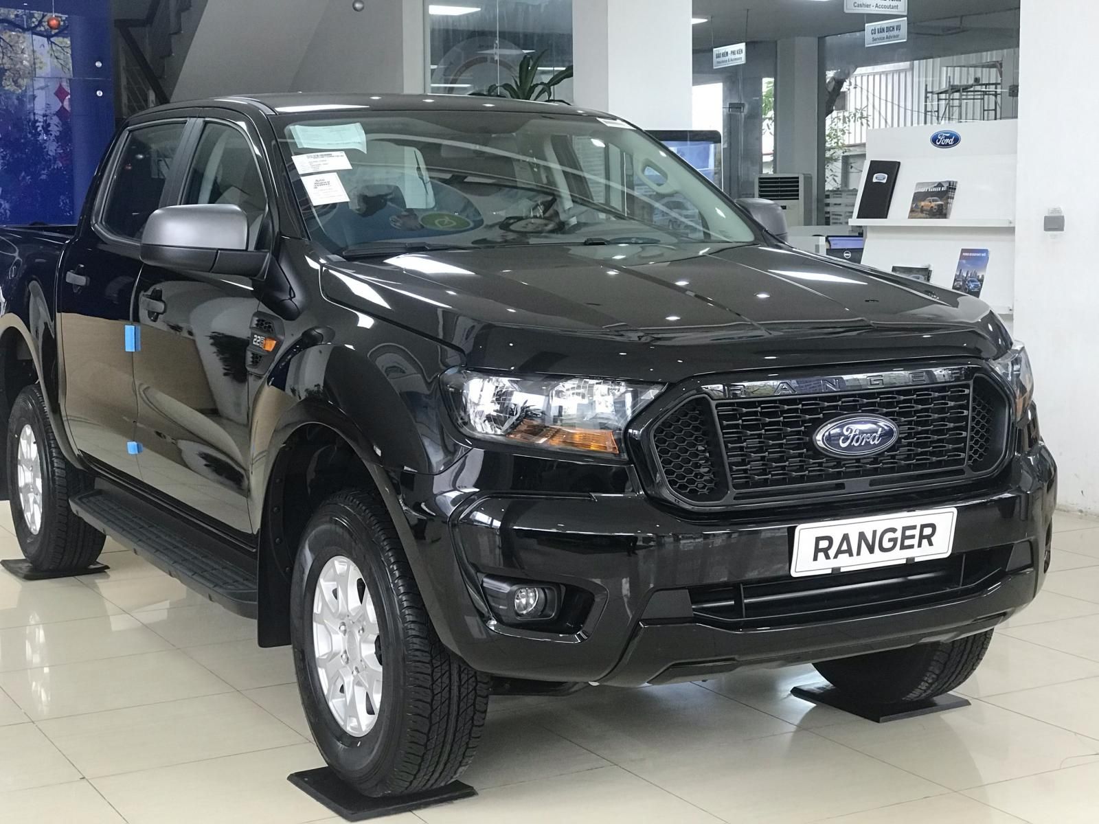 Ford Ranger 2022 - Sẵn xe màu đen, giao ngay, giá tốt kèm phụ kiện, LH đặt sớm - Trả trước 180 triệu nhận xe, hỗ trợ thủ tục lăn bánh