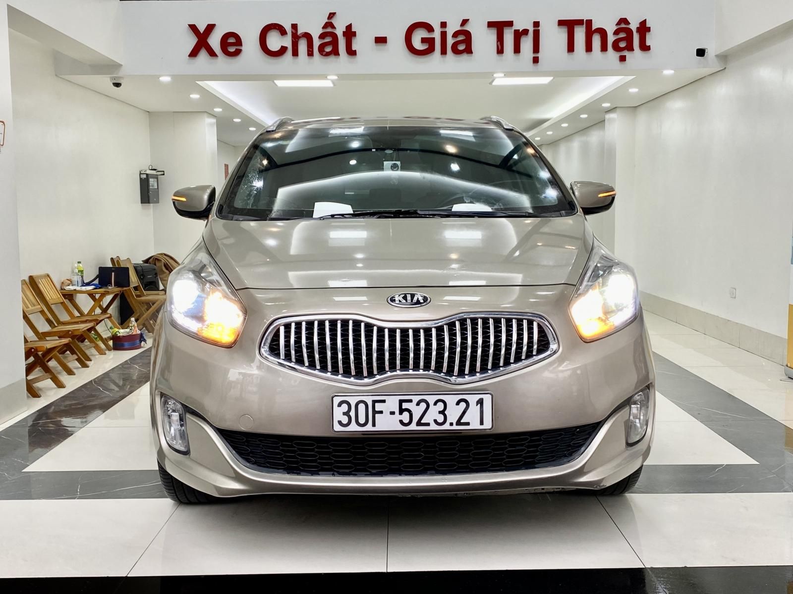 Kia Rondo 2016 - Màu vàng cát, xe đẹp, biển Hà Nội