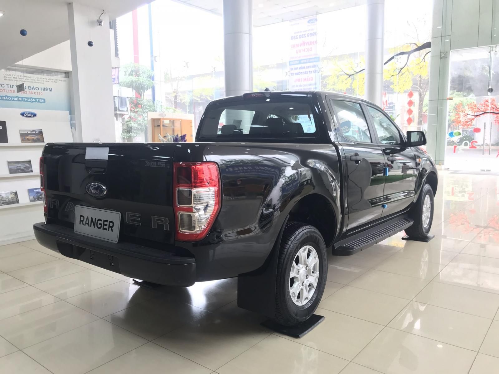 Ford Ranger 2022 - Sẵn xe màu đen, giao ngay, giá tốt kèm phụ kiện, LH đặt sớm - Trả trước 180 triệu nhận xe, hỗ trợ thủ tục lăn bánh