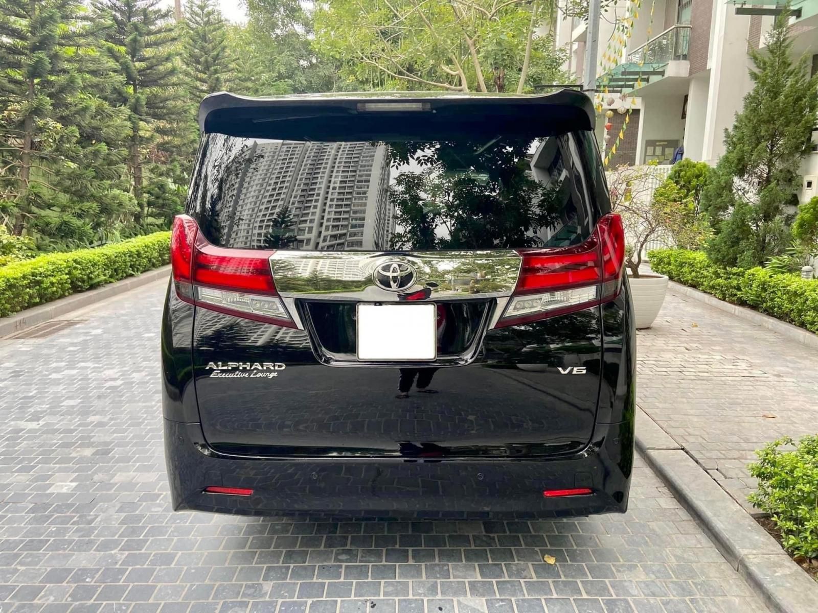 Toyota Alphard 2017 - Bản 3.5 V6, chính chủ giá 3 tỷ 100tr