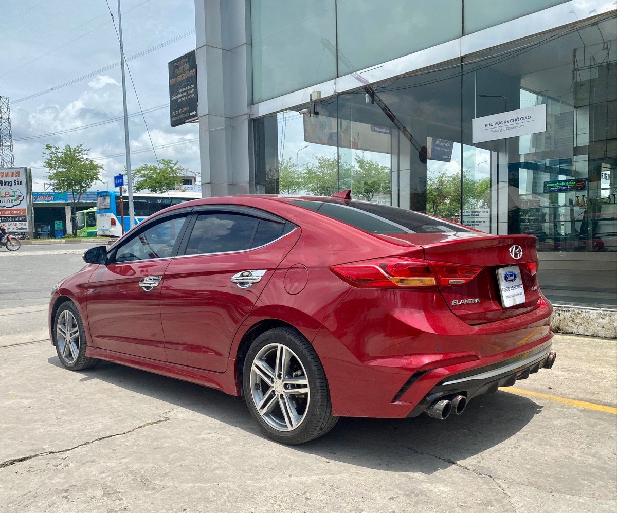 Hyundai Elantra 2019 - Sơn zin trên 90%