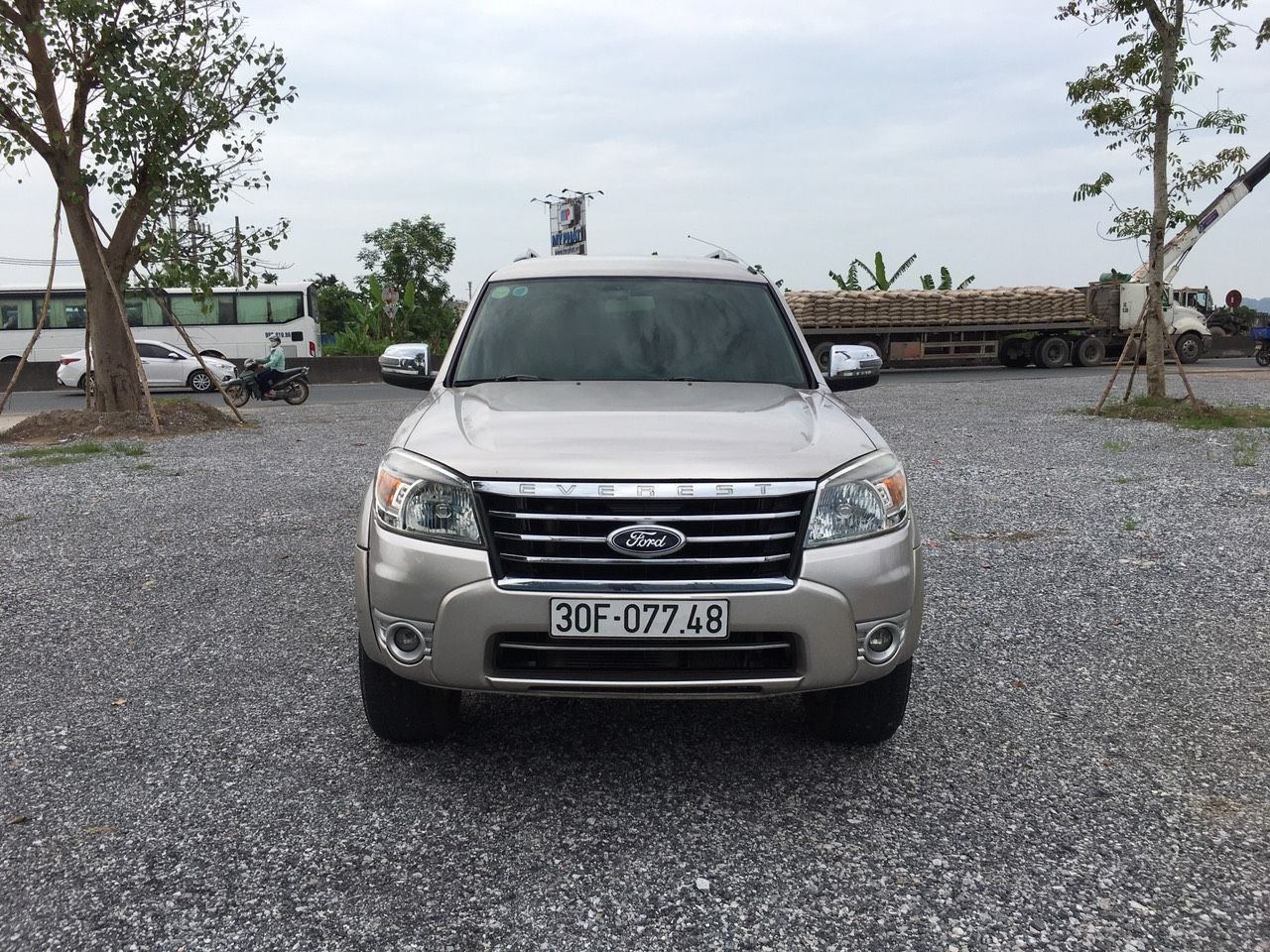 Ford Everest 2011 - Màu bạc, gía 429tr