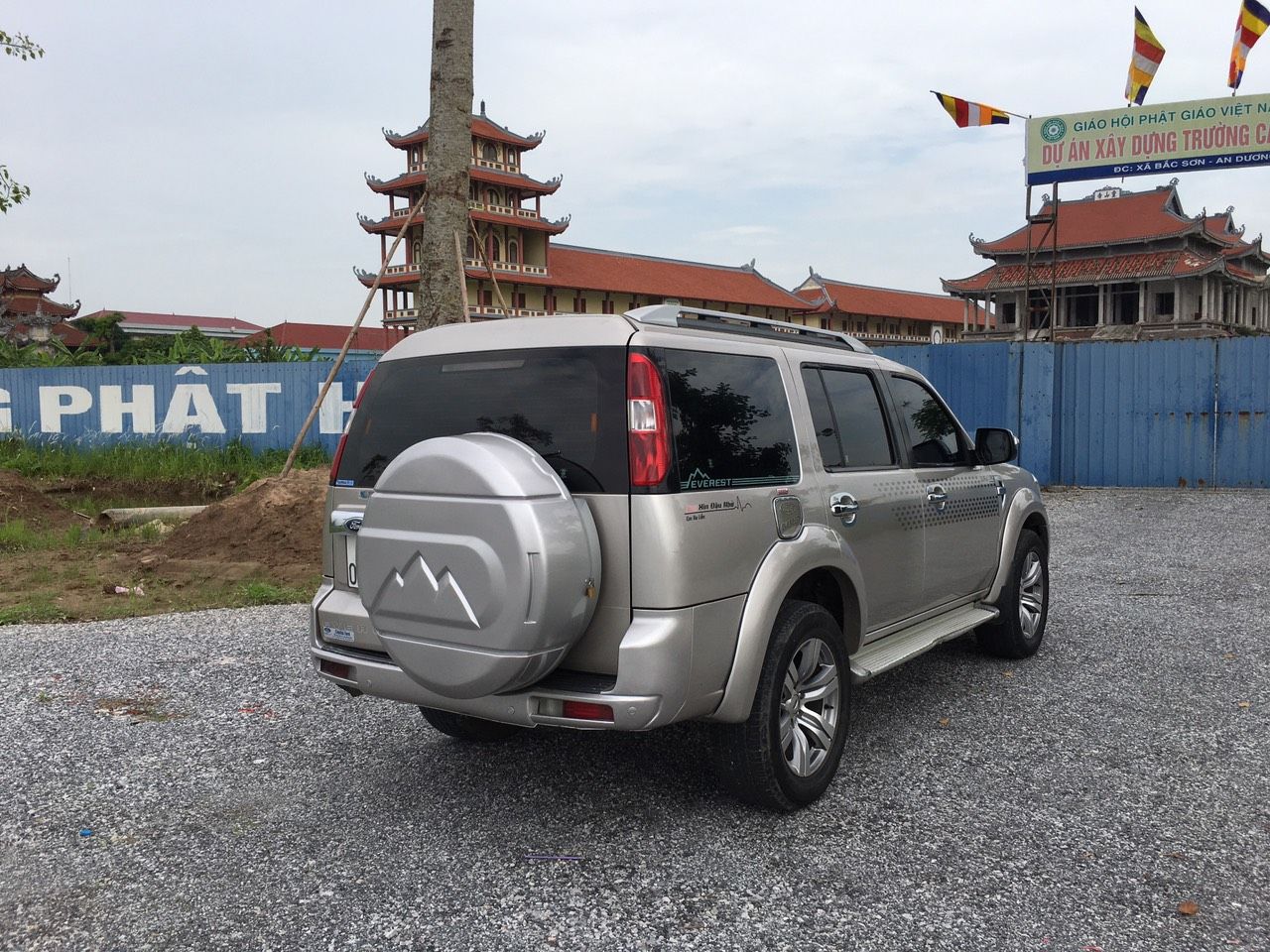 Ford Everest 2011 - Màu bạc, gía 429tr