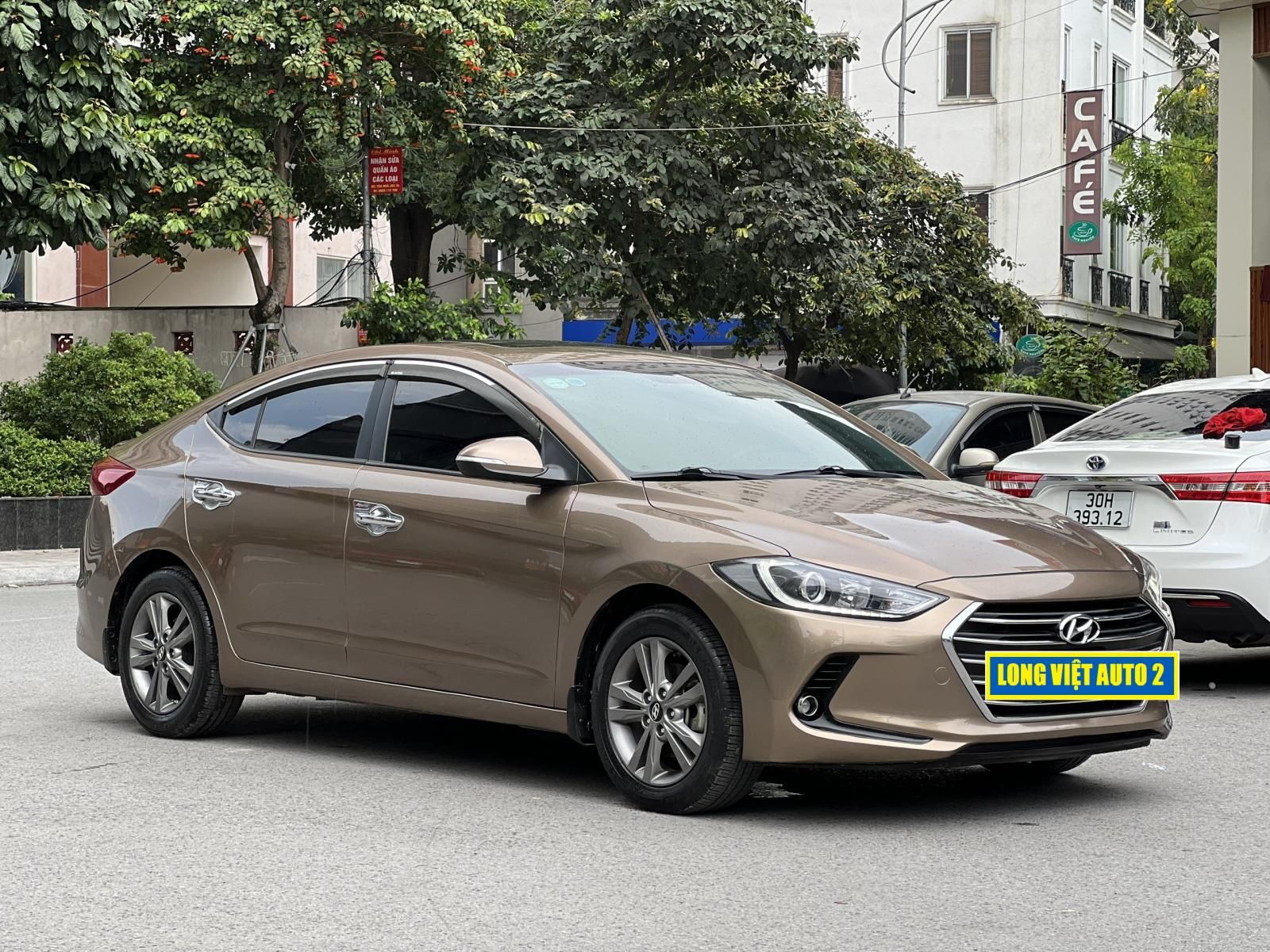 Hyundai Elantra 2017 - Màu vàng cát