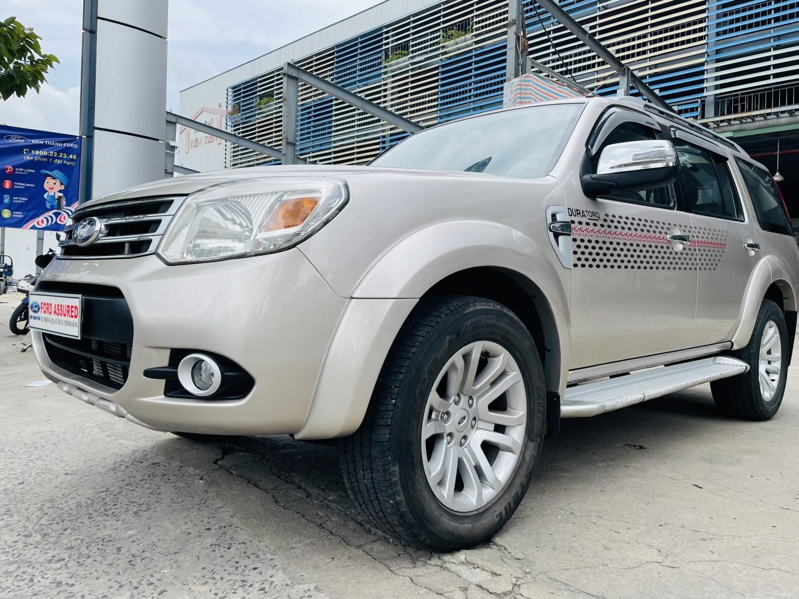 Ford Everest 2014 - Màu ghi vàng